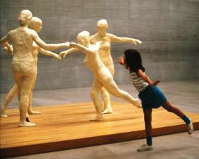 042MuseumDancer