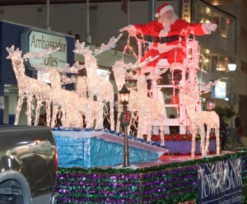 Santa Arrives at Virginia Beach 