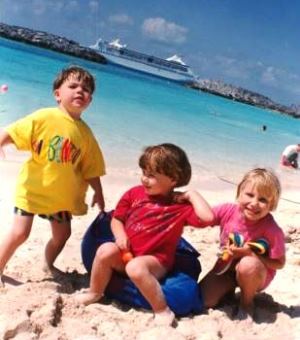 Healthy Happy Kids on Vacationin Bahama