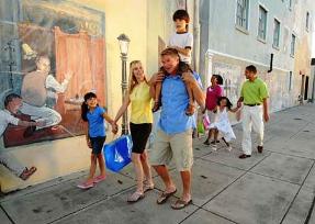 217KISSFamilyonSidewalk