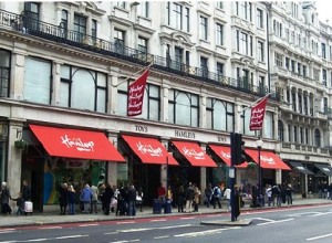 494LondonHamleys